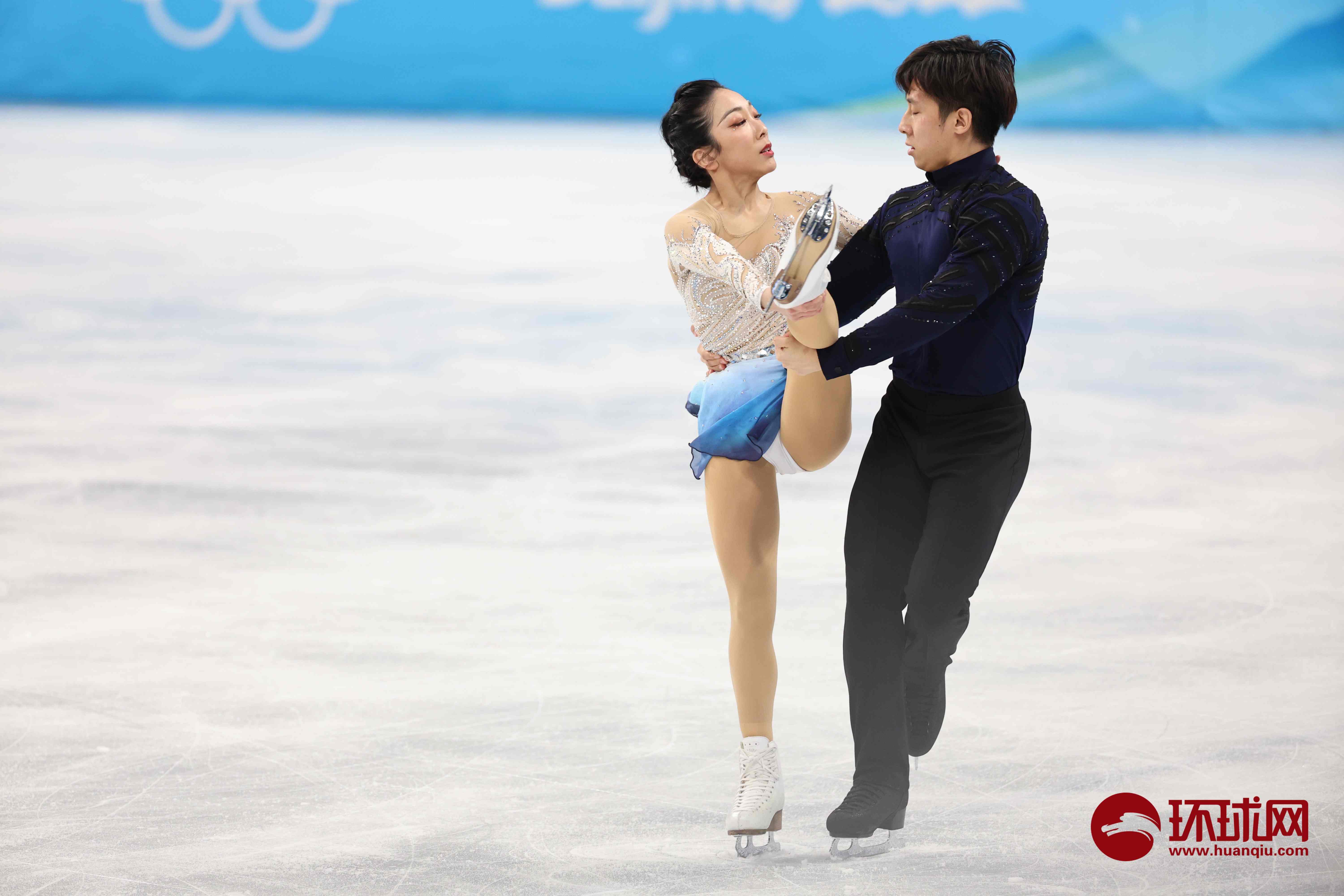 关于莎拉波娃重返赛场，锐不可当首场状态出色，公牛观众沸腾！观众掌声雷动的信息