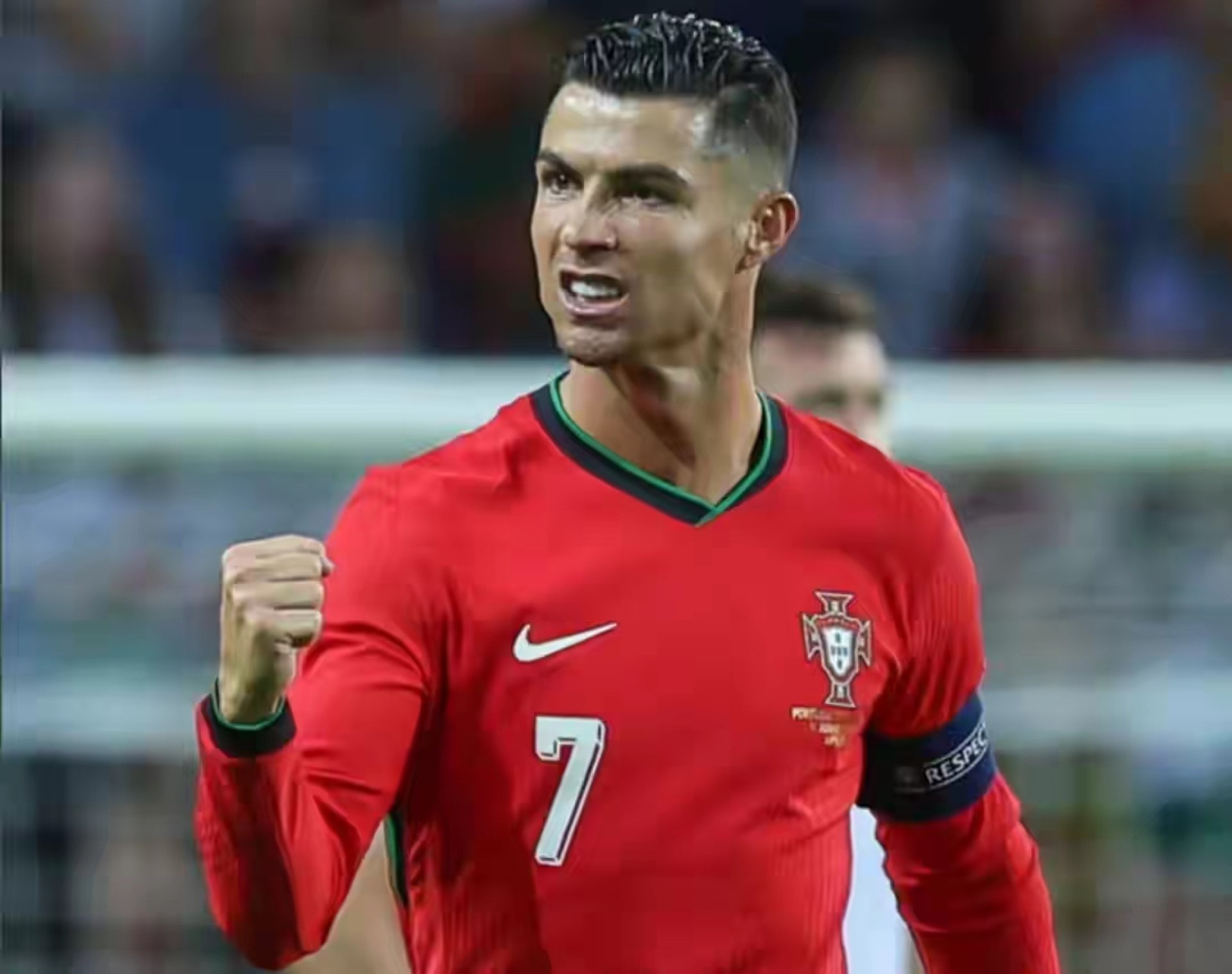 包含C罗连续十场比赛得分超过大比分获胜，中国队不断突破！全场沸腾不已的词条