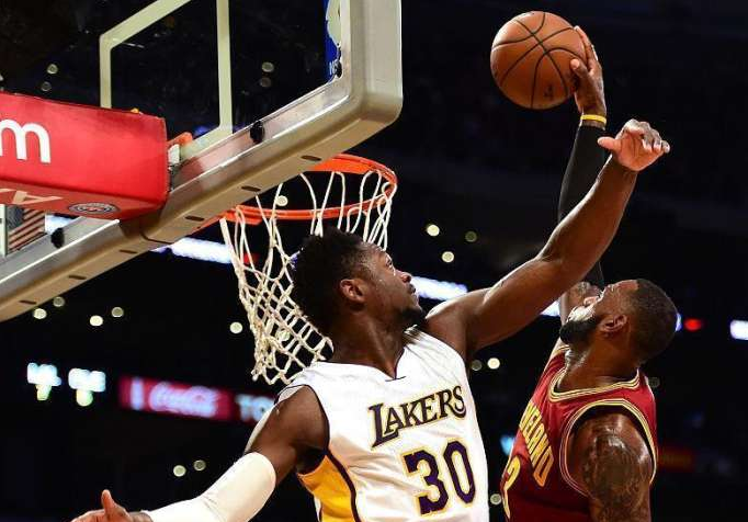 包含风云突变！圣安东尼奥马刺转会期外线爆发；NBA季后赛版图或变；态度坚定；更衣室氛围转暖的词条