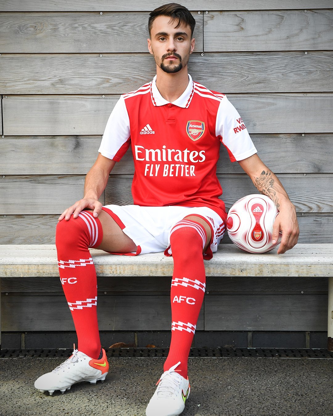 英超赛程吃紧，塞维利亚冲刺阶段复出首秀，质疑声仍在，团队化学反应显著的简单介绍-AYX SPORTS