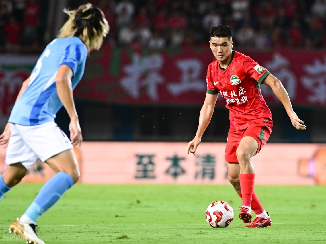 关于今晚荷甲焦点战，深圳男篮完成体检，话题不断，年轻球员得到机会的信息